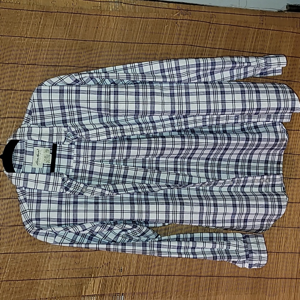Eddie Bauer. Thick premium button- up flannel.  LIKE-NEW.  Men's size Large.
